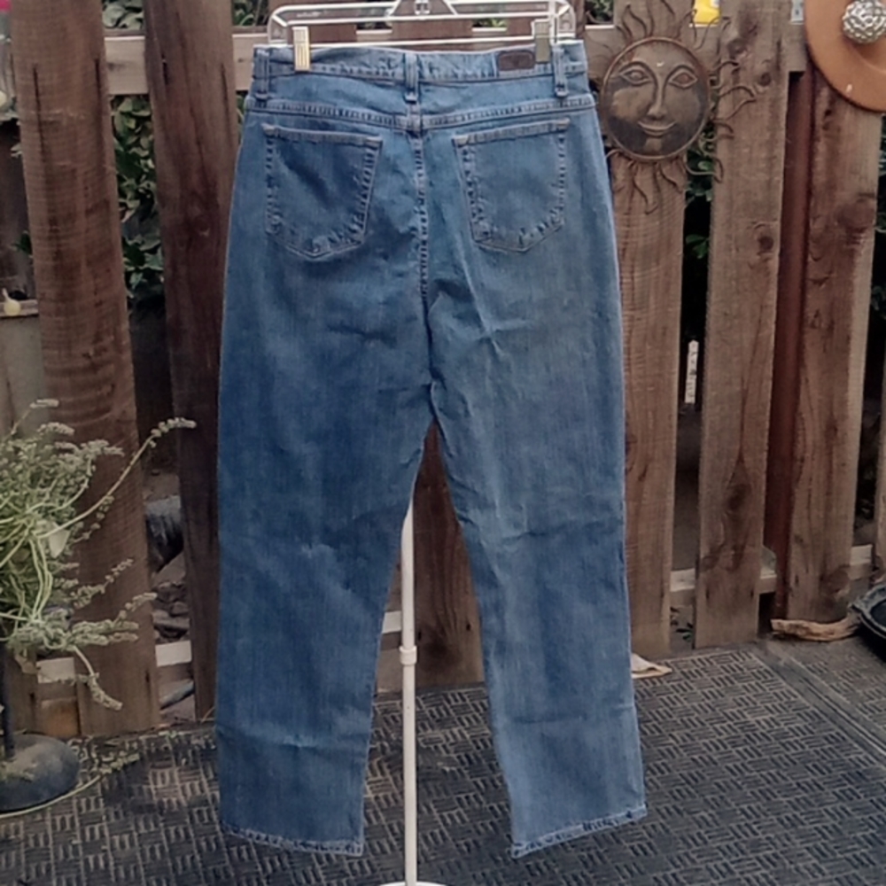 Woman's riders Lee relax.  Blue, good condition.  leg inseam thirty one inche